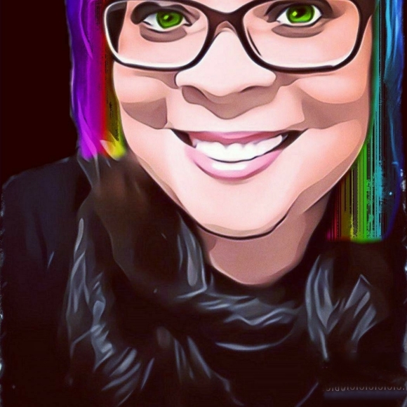 Meet your Posher, Author Maxine P. - Picture 2 of 4